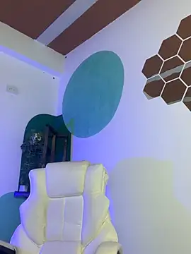 Snapshot of LollaByer chatting on 10-10-25, 09:14 LollaByer online show from 10-10-25, 09:14