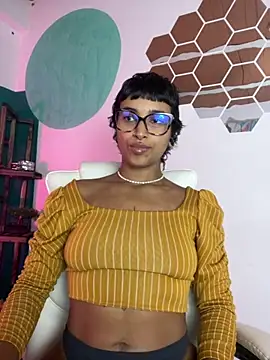 Snapshot of LollaByer chatting on 10-11-25, 10:52 LollaByer online show from 10-11-25, 10:52