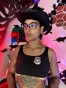 Snapshot of LollaByer chatting on 10-15-25, 07:36 LollaByer online show from 10-15-25, 07:36