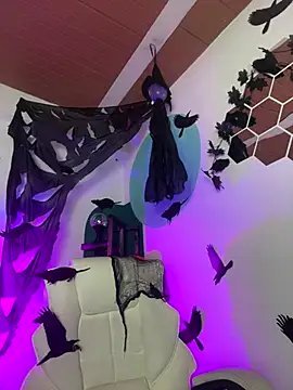 Snapshot of LollaByer chatting on 10-27-25, 09:08 LollaByer online show from 10-27-25, 09:08