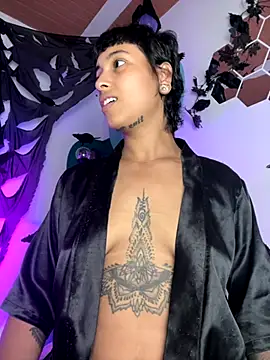 Snapshot of LollaByer chatting on 10-31-25, 09:05 LollaByer online show from 10-31-25, 09:05