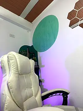 Snapshot of LollaByer chatting on 11-15-25, 11:10 LollaByer online show from 11-15-25, 11:10