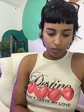 Snapshot of LollaByer chatting on 11-19-25, 09:04 LollaByer online show from 11-19-25, 09:04