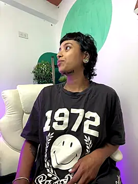 Snapshot of LollaByer chatting on 11-23-25, 09:03 LollaByer online show from 11-23-25, 09:03