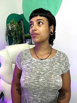 Snapshot of LollaByer chatting on 11-26-25, 09:05 LollaByer online show from 11-26-25, 09:05