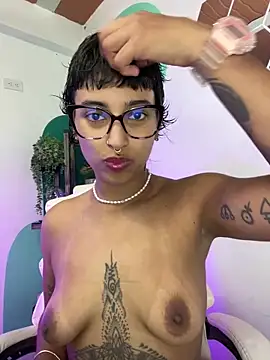 Snapshot of LollaByer chatting on 11-29-25, 11:08 LollaByer online show from 11-29-25, 11:08