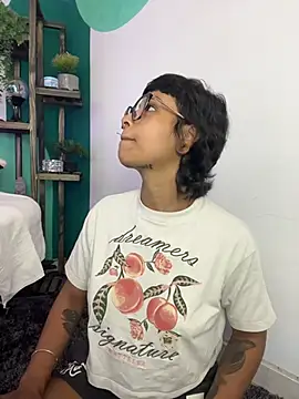 Snapshot of LollaByer chatting on 12-15-25, 09:08 LollaByer online show from 12-15-25, 09:08