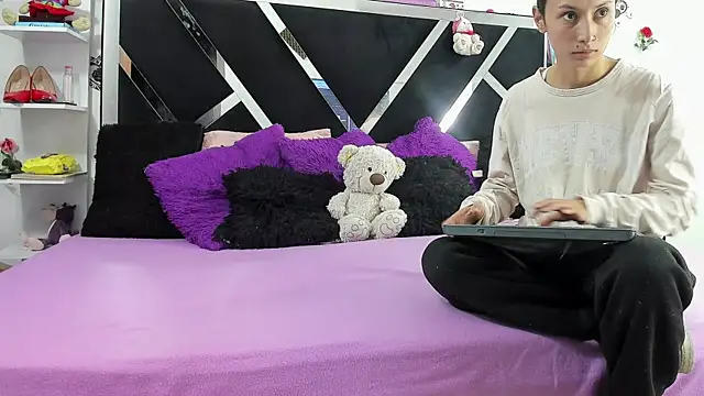 thedream girls online show from 10-08-25, 12:03