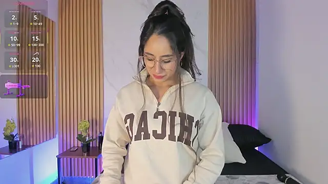 Julia Martinez  online show from 02-24-26, 11:41