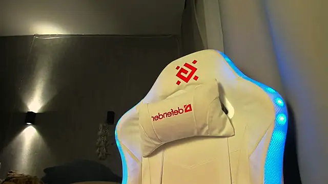 Kleo Godde online show from 11-12-25, 04:35