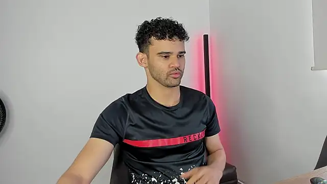 andrewChris  online show from 09-18-25, 04:20