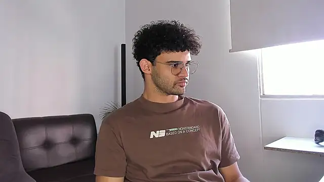 andrewChris  online show from 11-05-25, 07:47