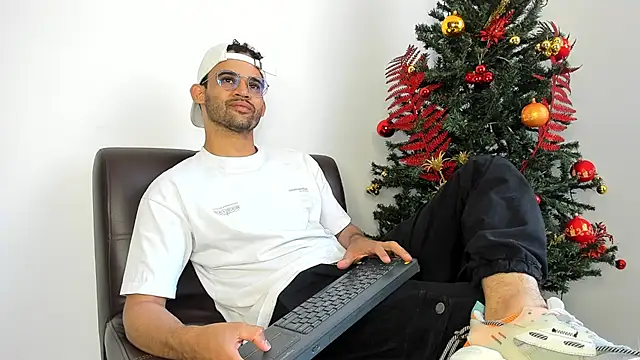 andrewChris  online show from 11-30-25, 08:02