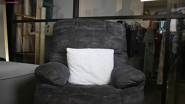 Snapshot of DimitriSullivan_ chatting on 02-02-25, 03:10 DimitriSullivan online show from 02-02-25, 03:10