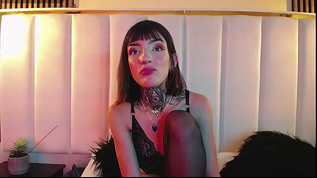 Snapshot of Ameliewitte_mjs chatting on 12-24-24, 04:19 Ameliewitte mjs online show from 12-24-24, 04:19