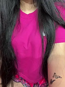 Snapshot of Velyn_18 chatting on 11-11-25, 05:40 Velyn 18 online show from 11-11-25, 05:40