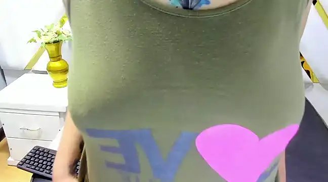 Snapshot of alaha_evans chatting on 02-25-25, 09:31 alaha evans online show from 02-25-25, 09:31