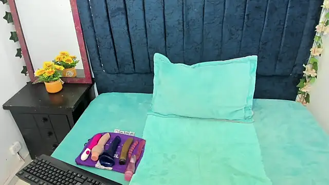 Snapshot of alaha_evans chatting on 11-13-25, 04:44 alaha evans online show from 11-13-25, 04:44