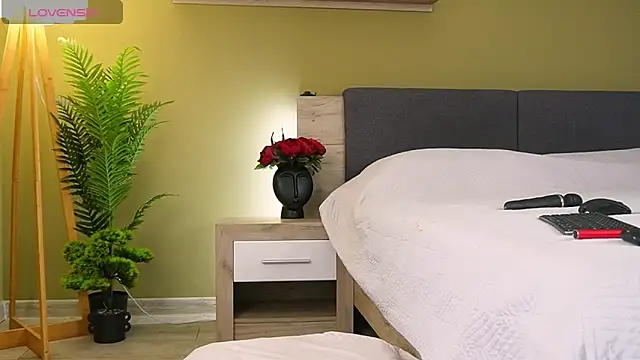 Snapshot of KiraRosse chatting on 11-22-25, 11:53 KiraRosse online show from 11-22-25, 11:53