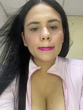 Snapshot of Leyna_Kenet chatting on 05-17-26, 01:36 Leyna Kenet online show from 05-17-26, 01:36