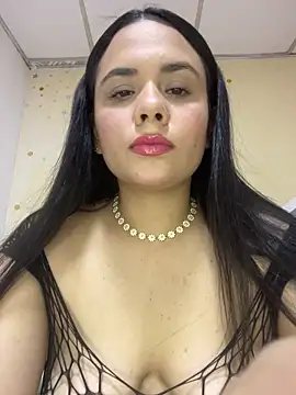 Snapshot of Leyna_Kenet chatting on 05-19-26, 01:33 Leyna Kenet online show from 05-19-26, 01:33