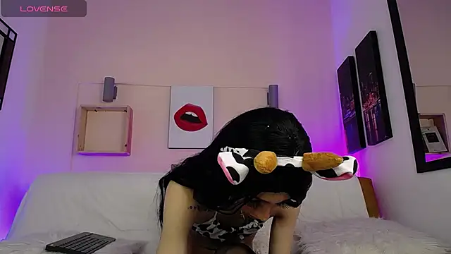 Snapshot of Aniie_Doll chatting on 02-03-25, 08:35 Aniie Doll online show from 02-03-25, 08:35