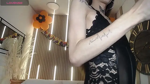 Snapshot of Aniie_Doll chatting on 10-15-25, 08:42 Aniie Doll online show from 10-15-25, 08:42