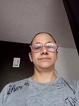 nicolle milf1978 online show from 04-27-26, 01:31