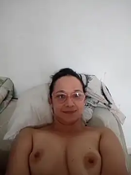 nicolle milf1978 online show from 05-29-26, 12:47