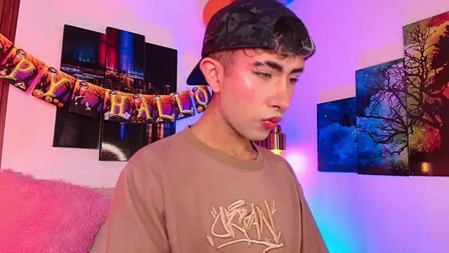 Noah Xitruxx online show from 10-16-25, 03:18