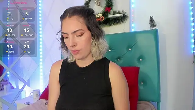 Snapshot of Annie__winter chatting on 12-12-24, 08:21 Annie  winter online show from 12-12-24, 08:21