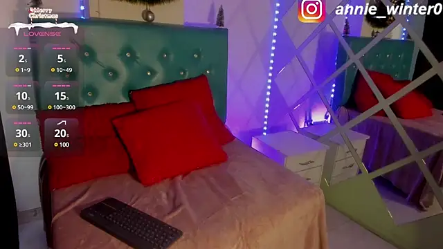 Snapshot of Annie__winter chatting on 12-26-24, 08:53 Annie  winter online show from 12-26-24, 08:53