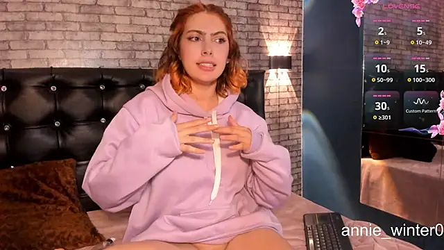 Snapshot of Annie__winter chatting on 01-30-25, 11:13 Annie  winter online show from 01-30-25, 11:13