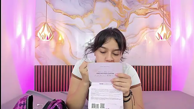 Snapshot of MelissaGilll chatting on 10-25-25, 07:30 MelissaGilll online show from 10-25-25, 07:30