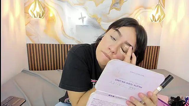 Snapshot of MelissaGilll chatting on 10-27-25, 06:56 MelissaGilll online show from 10-27-25, 06:56