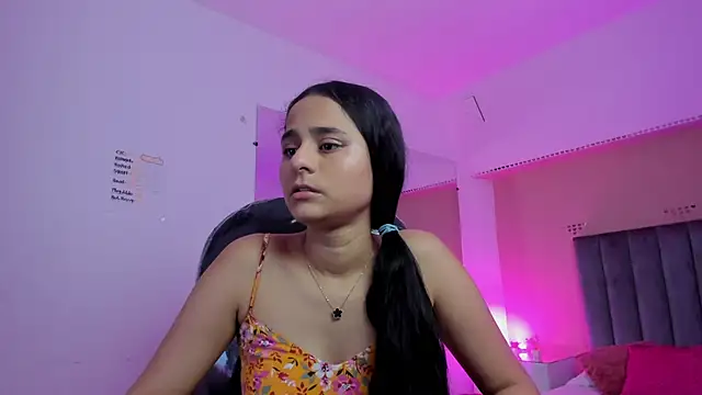 Giselle Roldan online show from 03-06-26, 08:05