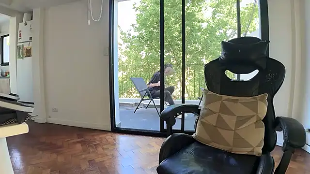 Den BlueXx online show from 10-31-25, 06:53