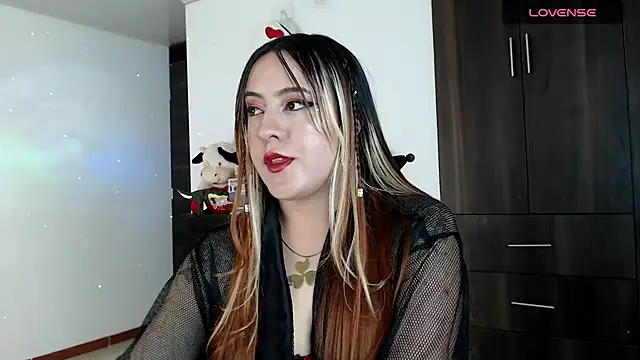 SarahXRusso online show from 12-26-24, 01:51