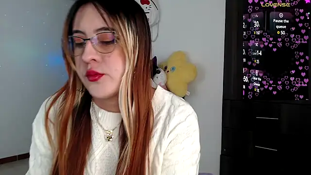 SarahXRusso online show from 01-07-25, 05:12