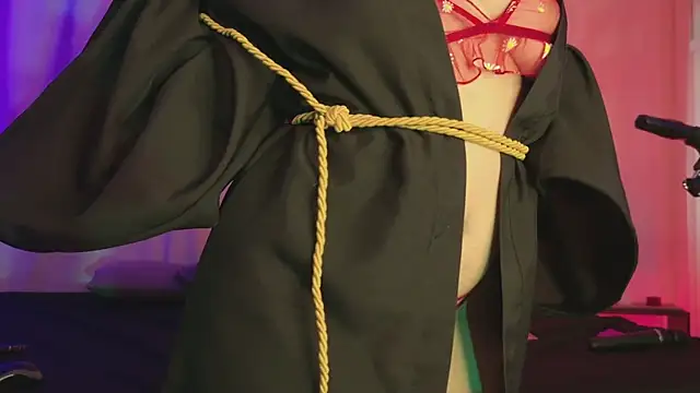 Snapshot of Little_maeve chatting on 02-23-25, 10:09 Little maeve online show from 02-23-25, 10:09