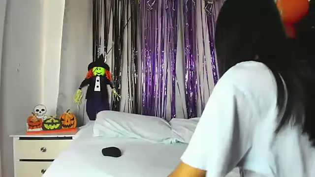 Snapshot of _lexx1e chatting on 10-29-25, 01:46 lexx1e online show from 10-29-25, 01:46