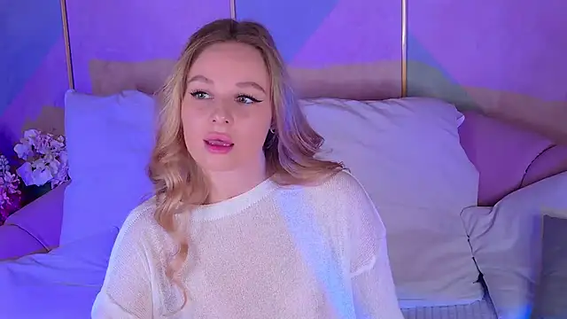 BeatriceEsmont online show from 03-10-25, 08:45