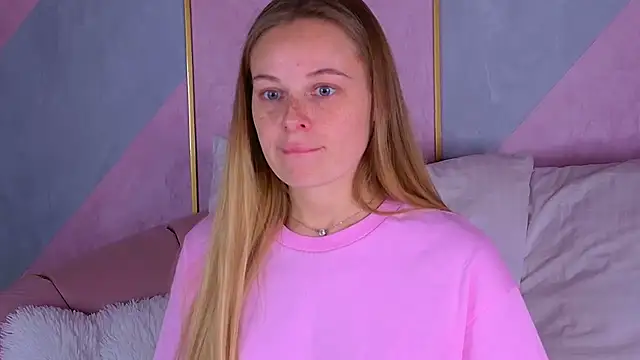 BeatriceEsmont online show from 10-22-25, 07:13