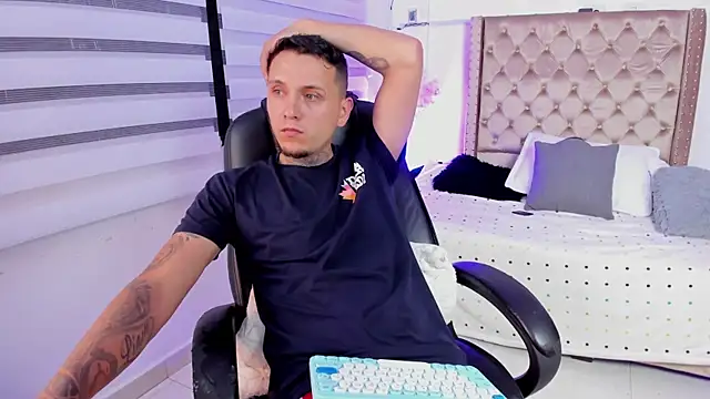 Snapshot of dann_torres chatting on 12-05-24, 07:05 dann torres online show from 12-05-24, 07:05