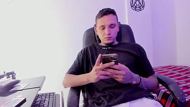 Snapshot of dann_torres chatting on 12-10-24, 03:30 dann torres online show from 12-10-24, 03:30