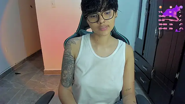 Snapshot of gooddess_isis chatting on 01-09-25, 05:13 gooddess isis online show from 01-09-25, 05:13