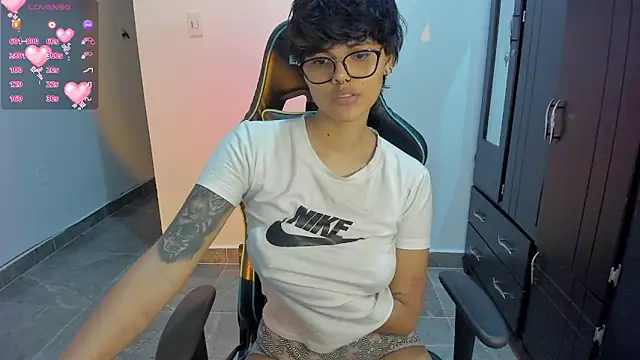 Snapshot of gooddess_isis chatting on 01-23-25, 04:41 gooddess isis online show from 01-23-25, 04:41