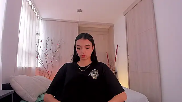 AnabelWolf online show from 12-17-24, 07:26