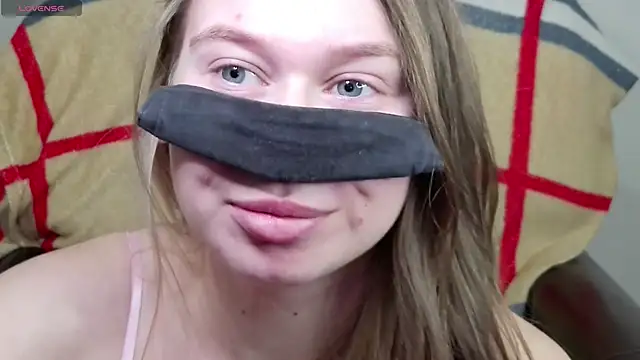 Snapshot of Mikki5P chatting on 02-11-25, 09:14 Mikki5P online show from 02-11-25, 09:14