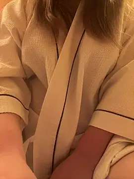 Snapshot of Remi_official chatting on 12-14-24, 07:25 Remi official online show from 12-14-24, 07:25